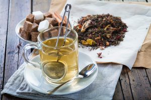Infusión de té de flores y frutos silvestres, bebidas caliente