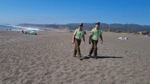 carabineros en la playa