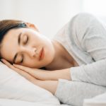 Recomendaciones para adaptarse al horario de invierno sin afectar el descanso ni la salud