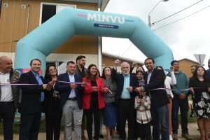 Entrega de viviendas San Bartolomé junto al Ministro Carlos Montés (Chillán Viejo) (1)