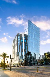 01-TRUbyHiltonChillan-FachadaHotel-1