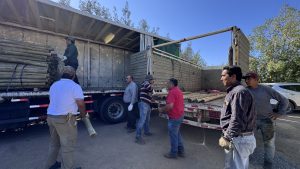 ricardo uribe recibe kit de cerco