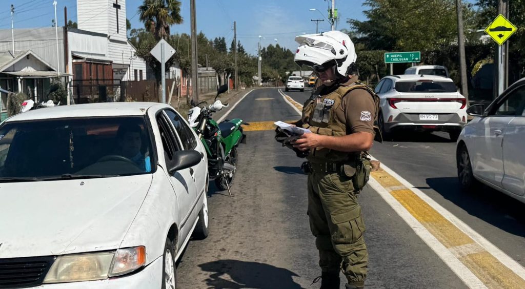 carabineros fiscalizando