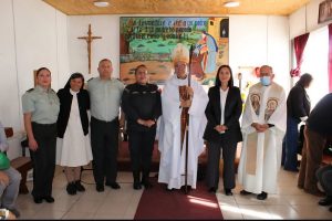 Obispo-de-Chillan-realizo-misa-en-penal-de-Quirihue-4