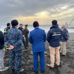 Autoridades refuerzan coordinación para retiro seguro de carga pesquera de embarcación encallada en Cobquecura