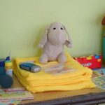 Gobierno entrega kits de emergencia a niños de Portezuelo para resguardar su bienestar 